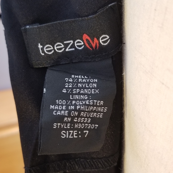 Stretchy size 7 black dress - Picture 4 of 4